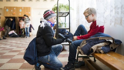 Quatro em dez alunos com necessidades especiais não têm apoio direto especializado