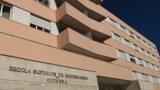 Escola de Enfermagem de Coimbra distribui alimentos a estudantes carenciados