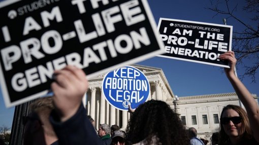 Aborto será ilegal em pelo menos 10 estados dos EUA até final do verão