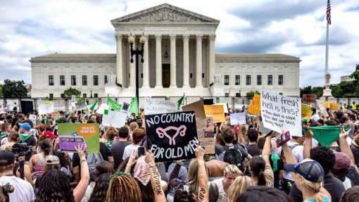 Ativistas insatisfeitos com resposta de Joe Biden à revogação do direito ao aborto