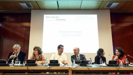 Comissão Independente apela a várias entidades para divulgarem os seus contactos