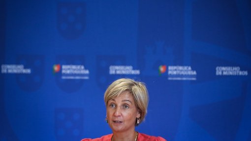 Ministra da Saúde atribui constrangimentos atuais a escolha feita &quot;nos anos 80”