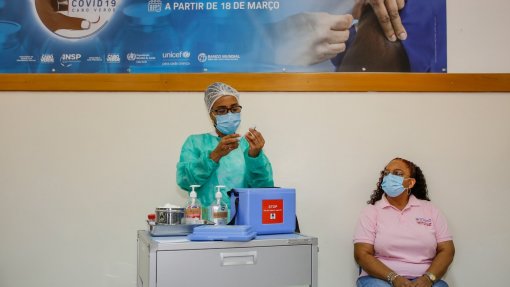 Covid-19: Mais de um terço dos cabo-verdianos adultos elegíveis tomou dose de reforço de vacinas