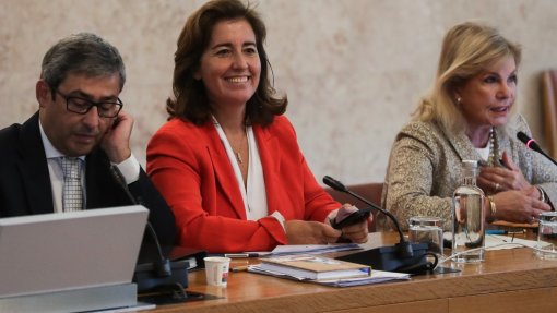 Atualização do IAS &quot;resultará de uma decisão ponderada, mediante a situação&quot; - ministra Trabalho