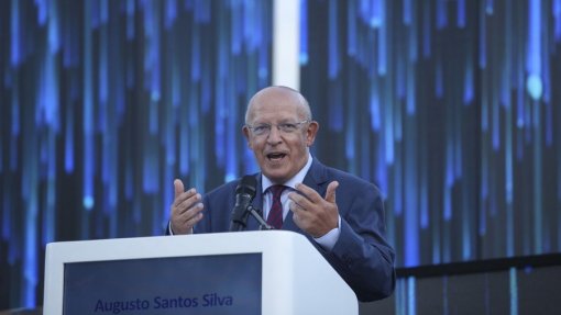 Santos Silva diz que melhoria na saúde se deve não apenas ao SNS mas ao privado e social