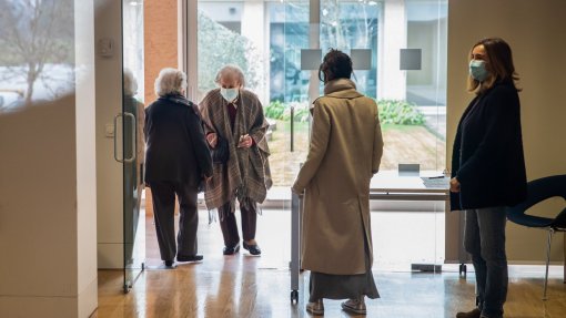 Covid-19: Lares e unidades residenciais devem ter plano de contingência atualizado - DGS