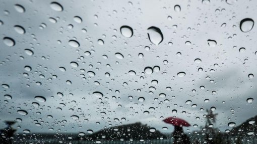 Seis distritos do continente sob aviso amarelo devido à chuva e trovoada