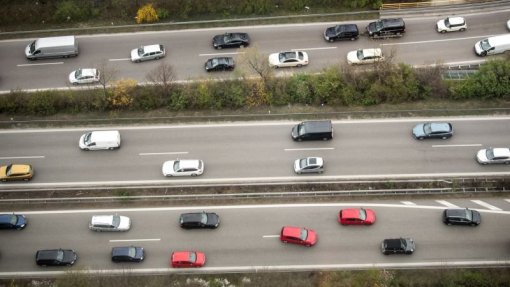 Um dia por semana sem carros poupa 3% a 5% de combustíveis em meio urbano
