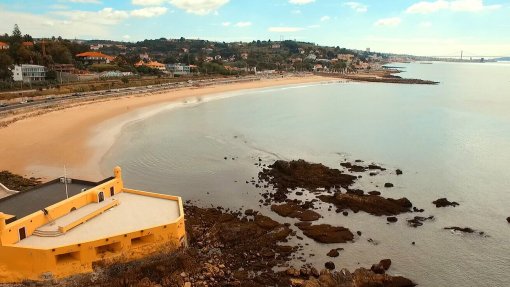 Levantada a interdição a banhos na praia de Caxias (Oeiras)
