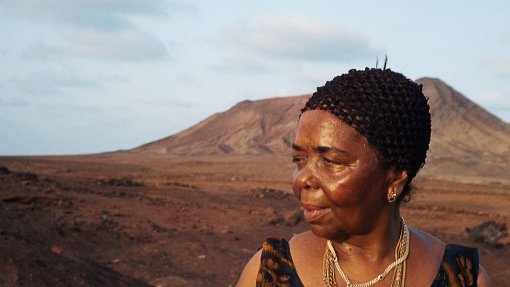 Filme sobre Cesária Évora revela impacto da doença bipolar na diva dos pés descalços
