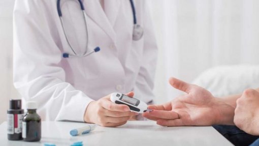 Ministro assegura que “não há risco” no tratamento de doentes com diabetes tipo 2
