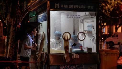 Covid-19: Cidade de Pequim reforça medidas de prevenção após detetar surto