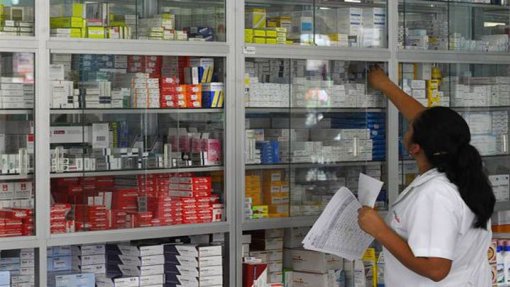 Falta de controlo de qualidade de medicamentos em Angola “condiciona” indústria – Associação
