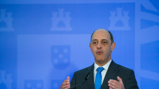 Ministro da Saúde afasta regresso ao estado de alerta