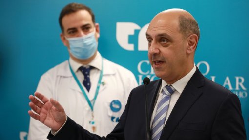 Negociações com farmacêuticos começam “nas próximas semanas” – Ministro da Saúde