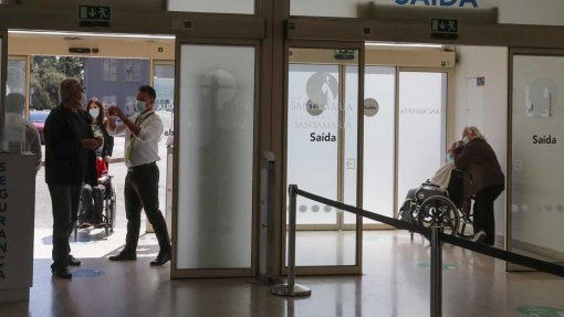 Tempo de espera para doentes urgentes no Hospital Santa Maria é de 14 horas