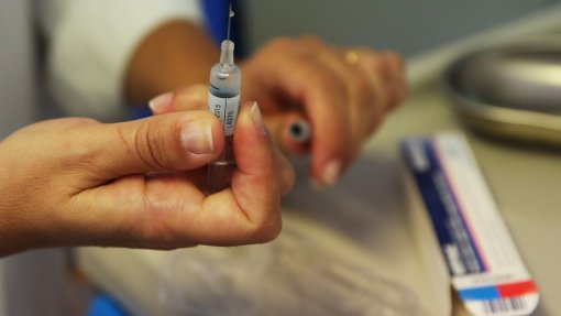 Quase 80% das pessoas com mais de 65 anos já se vacinaram contra gripe - Vacinómetro