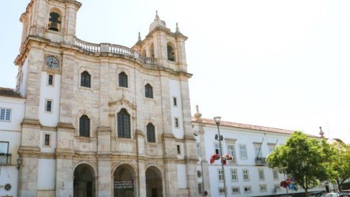 ESTREMOZ: Câmara oferece ambulância à delegação da Cruz Vermelha