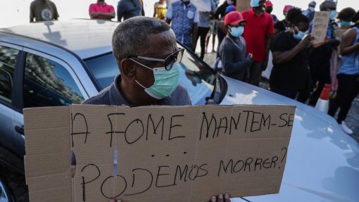 Crise aumenta pedidos de imigrantes lusófonos para quem não morrer à fome já é bom