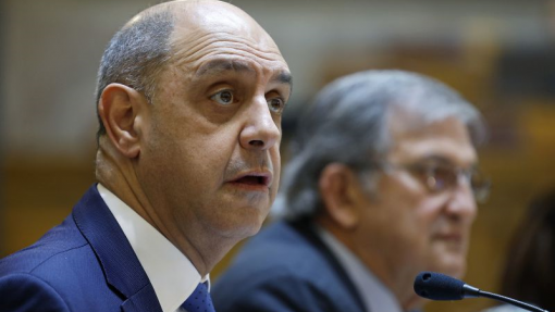 Ministro da Saúde diz que recurso a privados é &quot;indesejável&quot;, mas pode acontecer