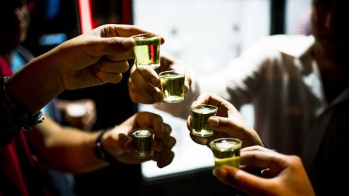 Mortes por intoxicação alcoólica aumentaram 32% em 2021 - Relatório
