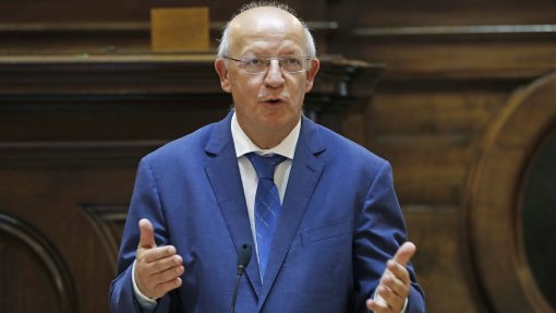 Eutanásia: Projeto do PSD contraria “de forma insanável” a Constituição - Santos Silva