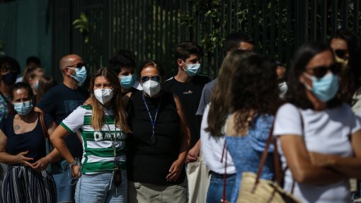 Adolescentes gostam menos da escola e acham a matéria demasiada a aborrecida - estudo
