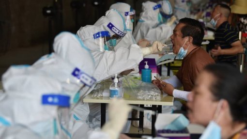 Covid-19: China regista duas mortes, primeiras oficialmente após levantar restrições