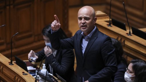 PCP defende caminho de “alargamento e não encerramento” no SNS