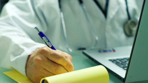 Médico confessa criar atestados falsos para renovar cartas de condução em Coimbra