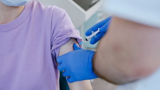 Covid-19: Brasil incentivará vacinação para combater novas estirpes do vírus