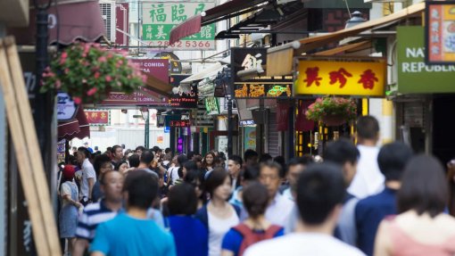 Covid-19: Recorde de turistas em Macau longe dos tempos pré-pandemia mas já satisfaz comércio