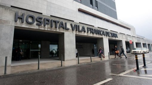 Utentes de Vila Franca de Xira formam “cordão humano” para pedir mais médicos de família