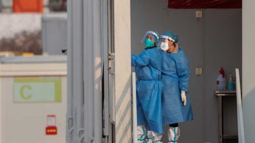 Hospitais chineses registaram 83 mil mortes desde o fim da estratégia ‘zero covid’
