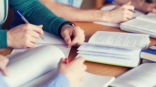 Governo anuncia criação de plano nacional de saúde mental no ensino superior