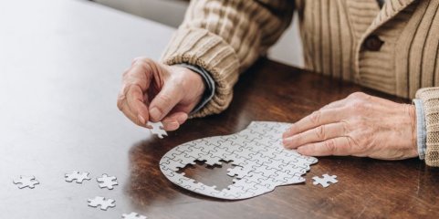 Estudo avalia impacto das desigualdades em pessoas com demência e seus cuidadores