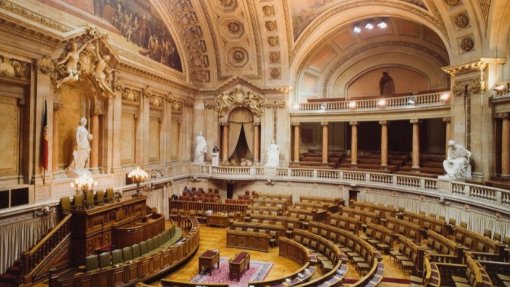 Assembleia recomenda ao Governo melhorias nos cuidados de saúde no Oeste
