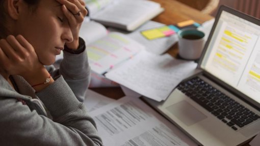 Intervenção na saúde mental e &#039;burnout&#039; nas empresas é prioritária - estudo
