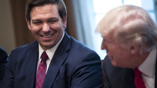 DeSantis critica Trump por insinuar que proibição do aborto na Florida é “muito dura”
