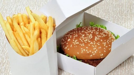 Mais de 80% de anúncios a alimentos vistos por crianças são de produtos não saudáveis - estudo