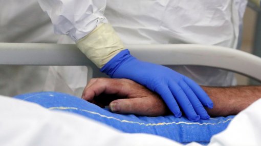 Dos 1.675 internamentos inapropriados nos hospitais, mais de 800 aguardam cuidados continuados