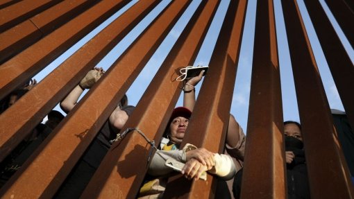 Médicos norte-americanos assistem migrantes na fronteira do México