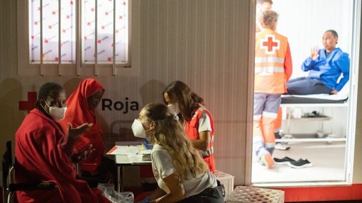 Resgatados 65 migrantes do mar em Espanha