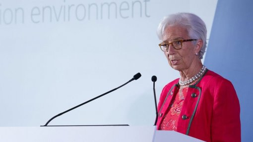 Emprego cresce em setores que levam a fraco crescimento da produtividade - Lagarde