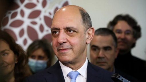Funcionamento rotativo de maternidades é “belíssima alternativa” ao encerramento - ministro