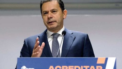 Montenegro pede “visão descomplexada” na Saúde sem preponderância da “ideologia”