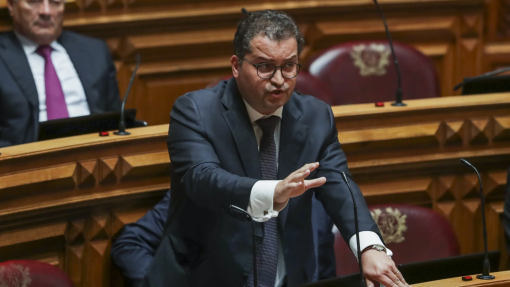 Estado da nação: PSD aponta &quot;estado de empobrecimento&quot; e Governo &quot;enredado em casos&quot;