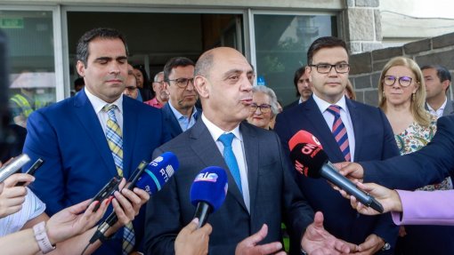 Ministro garante que apresentará proposta de grelha salarial aos médicos