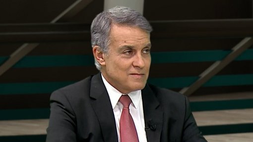 Urgência vazia e sala de partos fechada marcam primeiro dia do fecho da maternidade do Santa Maria