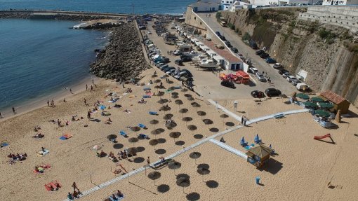 Praia dos Pescadores interdita a banhos na Ericeira